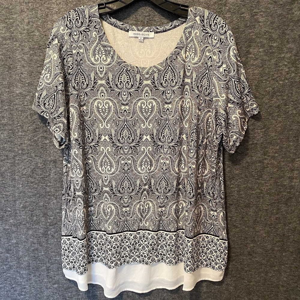 Rose‎ & Olive Top Womens 1X Black White Floral Contrast Hem Flowy Stretch Blouse